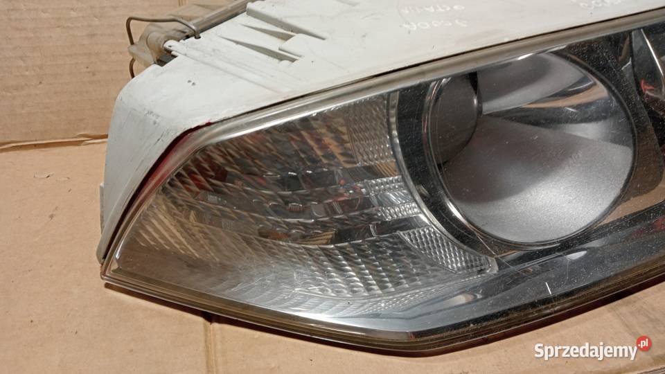 SKODA OCTAVIA II LAMPA PRZÓD PRAWA EU Zbierkowo