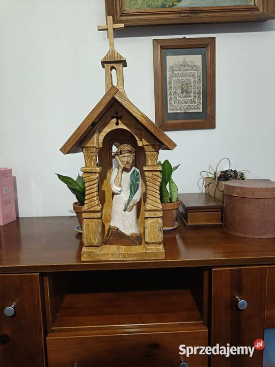 kapliczka drewniana Frasobliwy Czarków