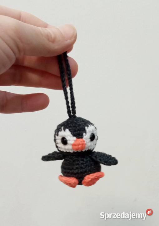 Pingwinek wykonany na szydełku brelok Łask