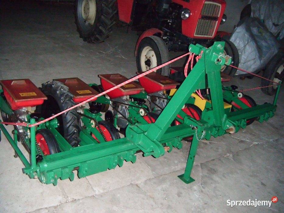 Siewnik do buraków Monozentra nieuszkodzony Siewniki i sadzarki Obory sprzedam