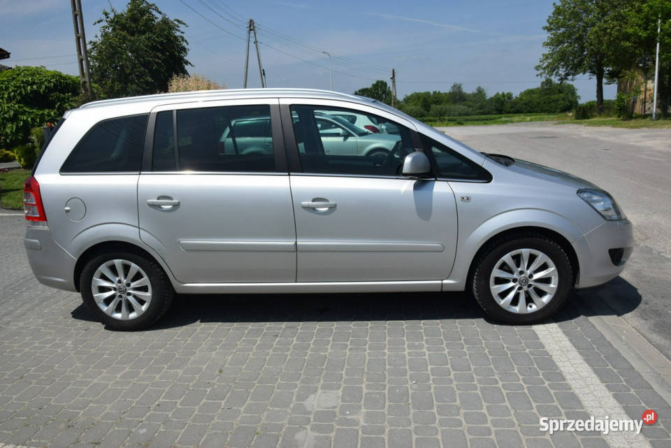 Opel Zafira 16B Klimatronik Xenon PDC 2013r 7 podgrzewane fotele Majdan Sieniawski