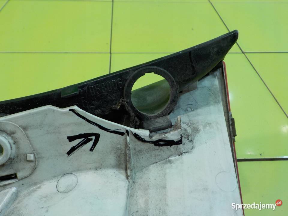 SKODA SUPERB II 20 TDI AUT 13r HB 5D lampa prawa Lampy tylne Suków sprzedam