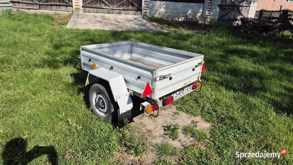 Przyczepka samochodowa lekka Rok produkcji 1980 Do samochodów osobowych