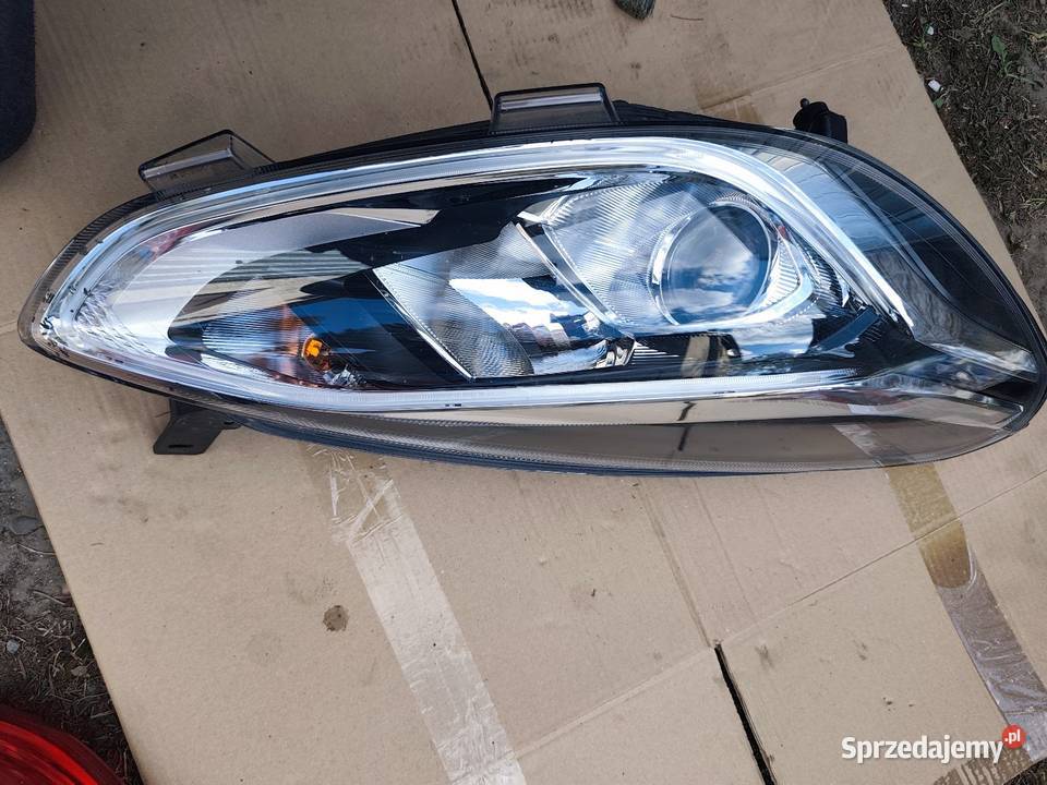 Lampa prawa Ford Fiesta MK8