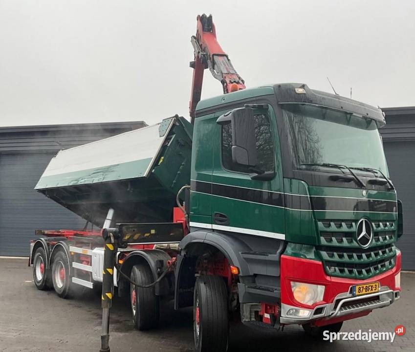 4 osiowa wywrotka 8x8 z dzwigiem Mercedes Warszawa