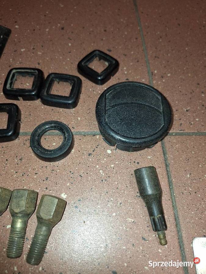 Fiat 126p 125 części korek rozeta klamka śruby osobowe Strzyżów