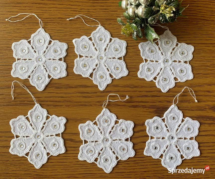 Ręcznie haftowane śnieżynki na Boże Narodzenie