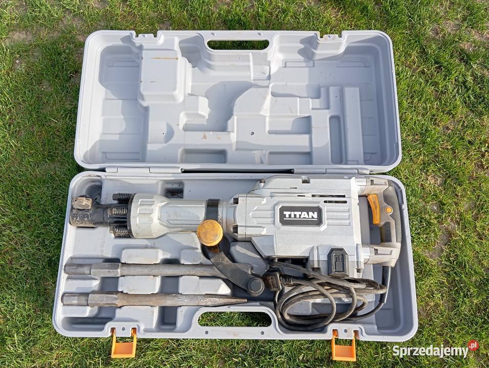 Młot wyburzeniowy Titan 1700W 45J Czmoń