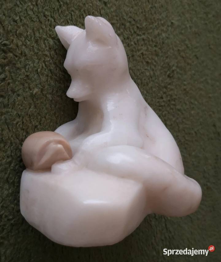 Modernistyczny lisek zaciekawiony jeżem rzeźba z Sztuka współczesna Katowice