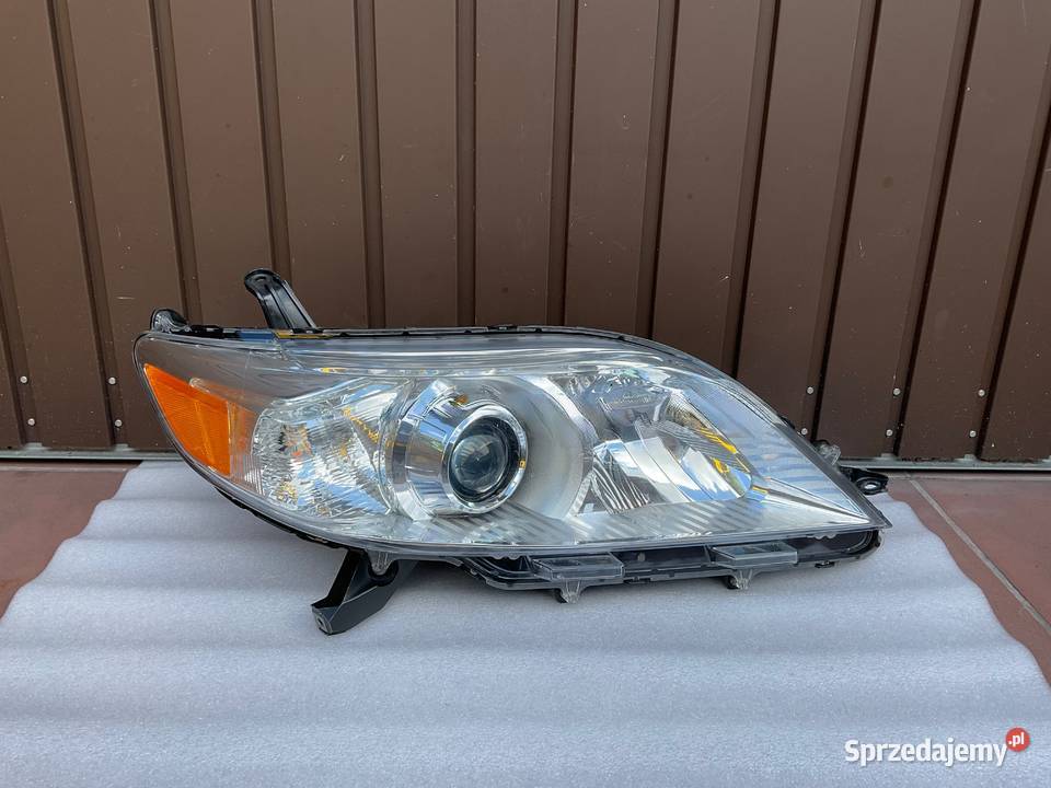 LAMPA PRAWA TOYOTA SIENNA 2011 Pleszew