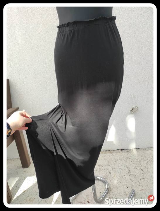 Czarna dopasowana spódnica na gumce z rozcięciem mazowieckie