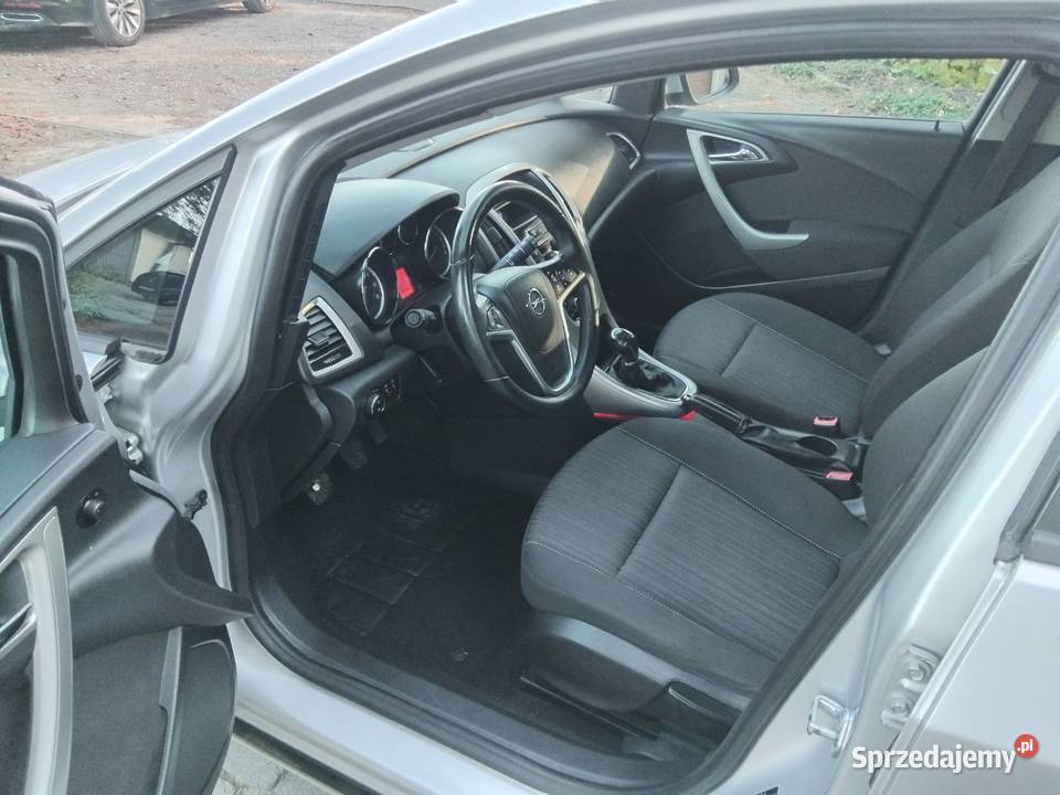 Opel Astra 4 14 benzyna 140 2012r lakier metallic Białystok sprzedam