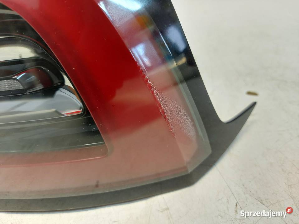 TESLA MODEL Y 2022r LAMPA PRAWY TYŁ TYLNA
