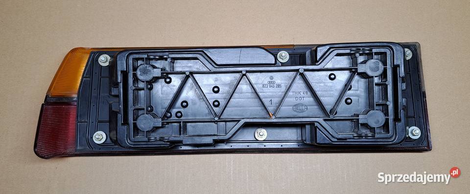 LAMPA TYŁ TYLNA PRAWA AUDI 80 B1 SEDAN 823945285 Mielęcin