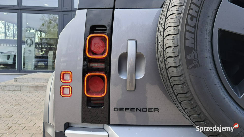 Land Rover Defender MY24 30P I6 400 AWD Auto SE Łódź