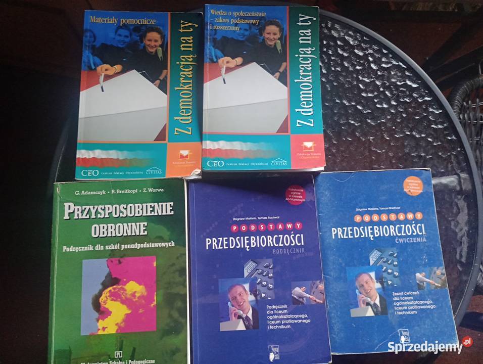 Podręczniki szkolne tradycyjny podręcznik Dywity sprzedam