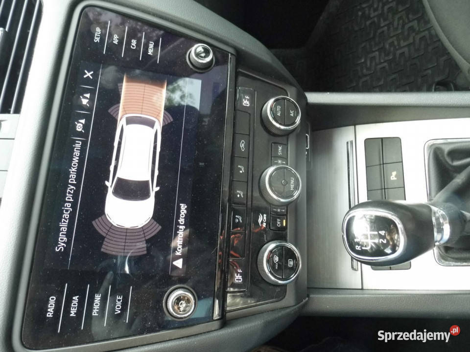 koda Octavia 16 salon polska vat 23 III 2013 czarny łódzkie