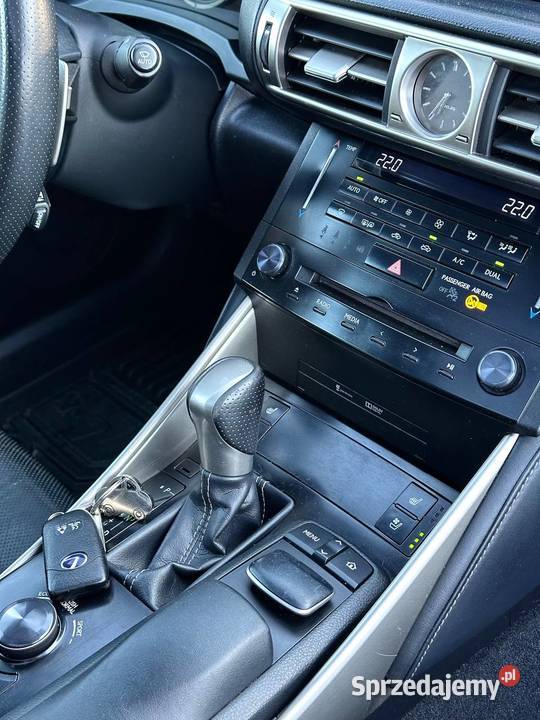 Lexus IS 300h FSport Prestige ZADBANY