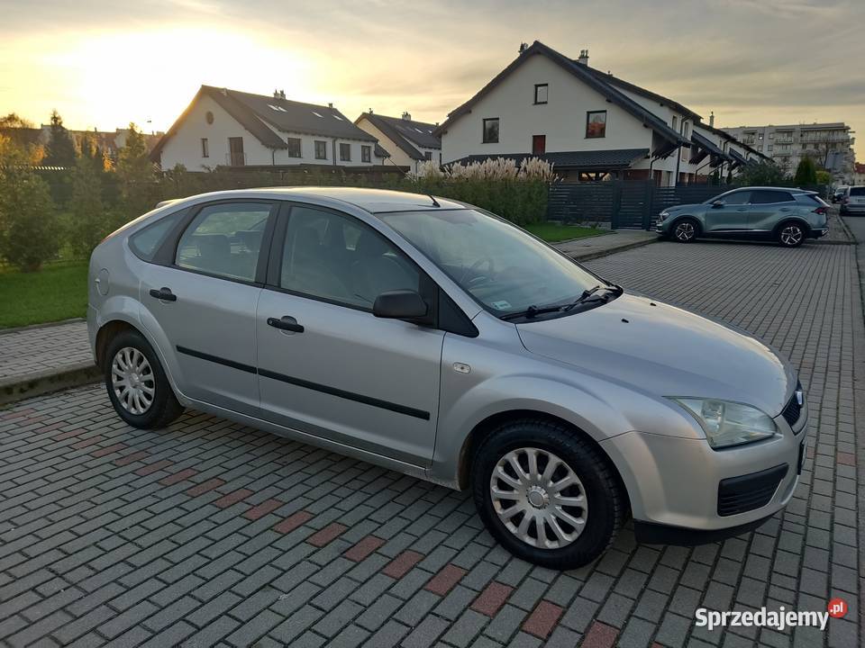 5 drzwi Ekonomiczny FOCUS 2005 poj 16 benz skrz Hatchback Elbląg