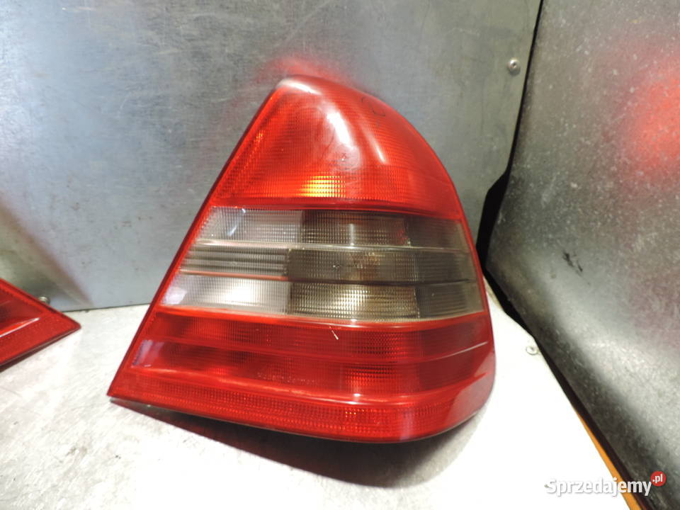Lampa Prawa Tylna MERCEDES C KLASA W202 sprzedam