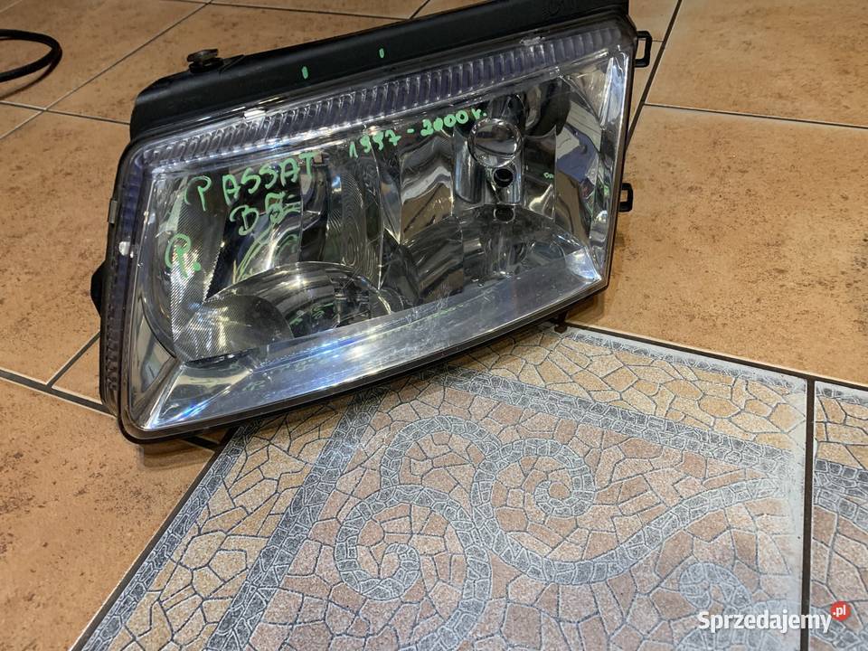 Lampa prawa PASSAT B5 3BD941015 19972000r wielkopolskie