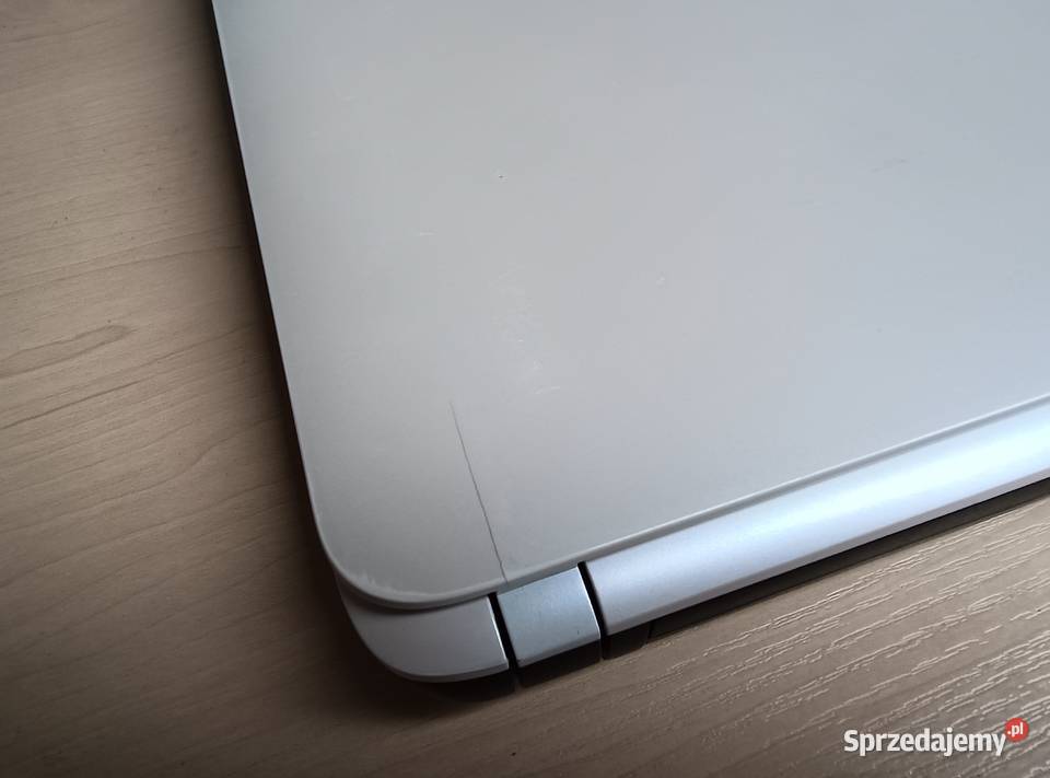 i3 8GB SSD 256GBPodświetlana kalwiatura