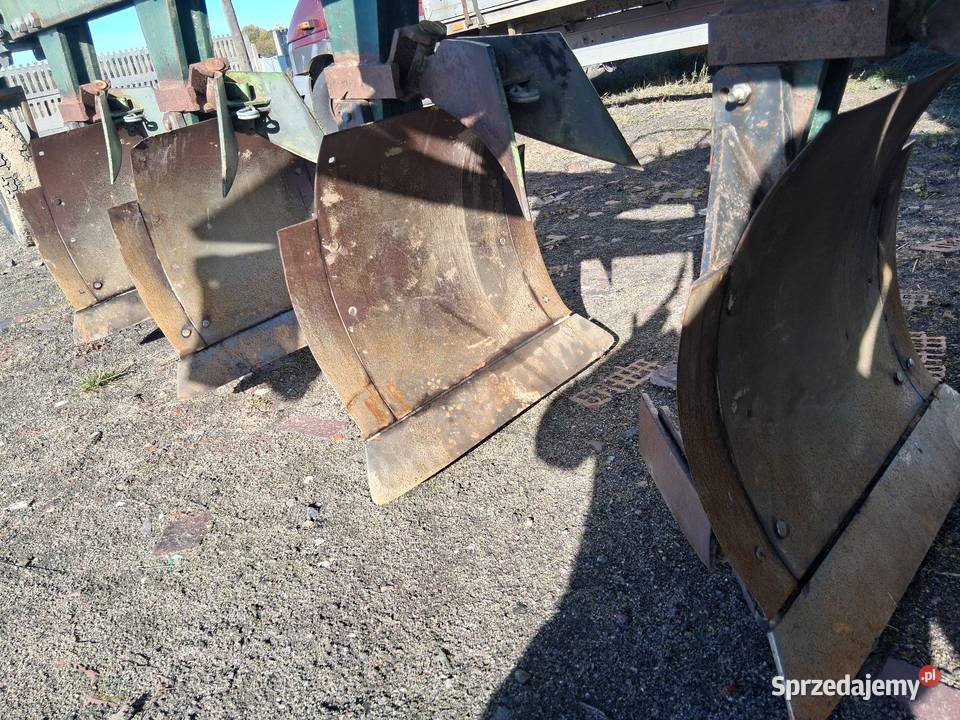 Pług 4 wachadlowy obrotowyzabezpieczenia kolkowe nieuszkodzony