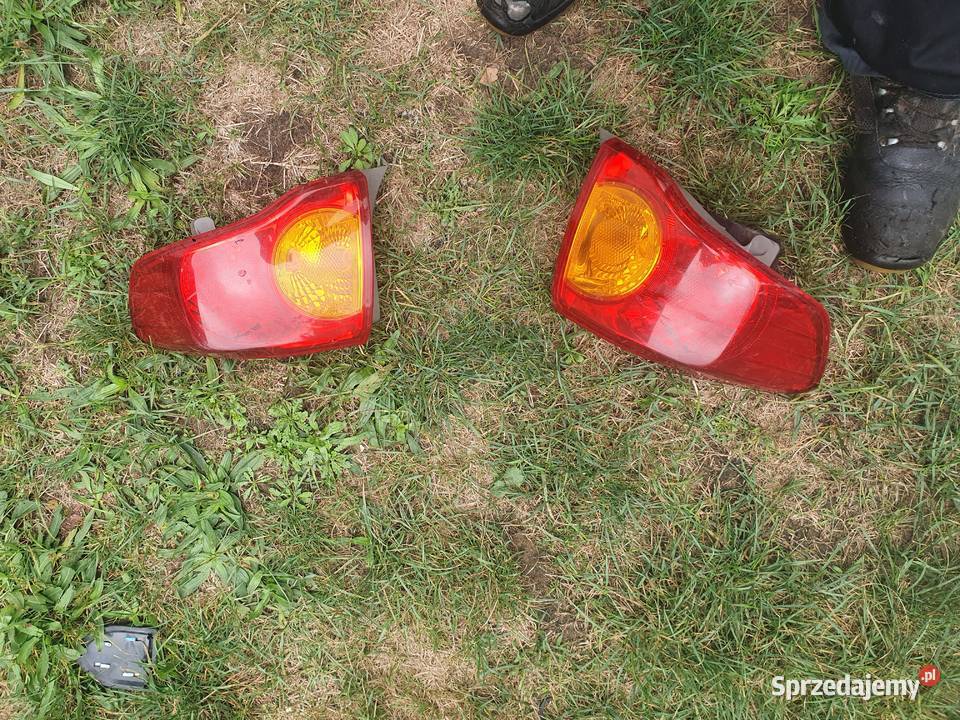 Lampa tylna prawa lewa w błotnik klapę Toyota