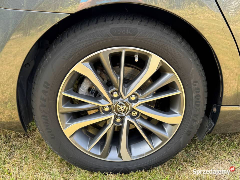 Sprzedam Toyota Avensis III 18 Prestige MS światła do jazdy dziennej Avensis Kraków