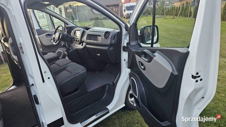 Renault Trafic 2016r oryginalny przebieg i biały Trafic Łódź