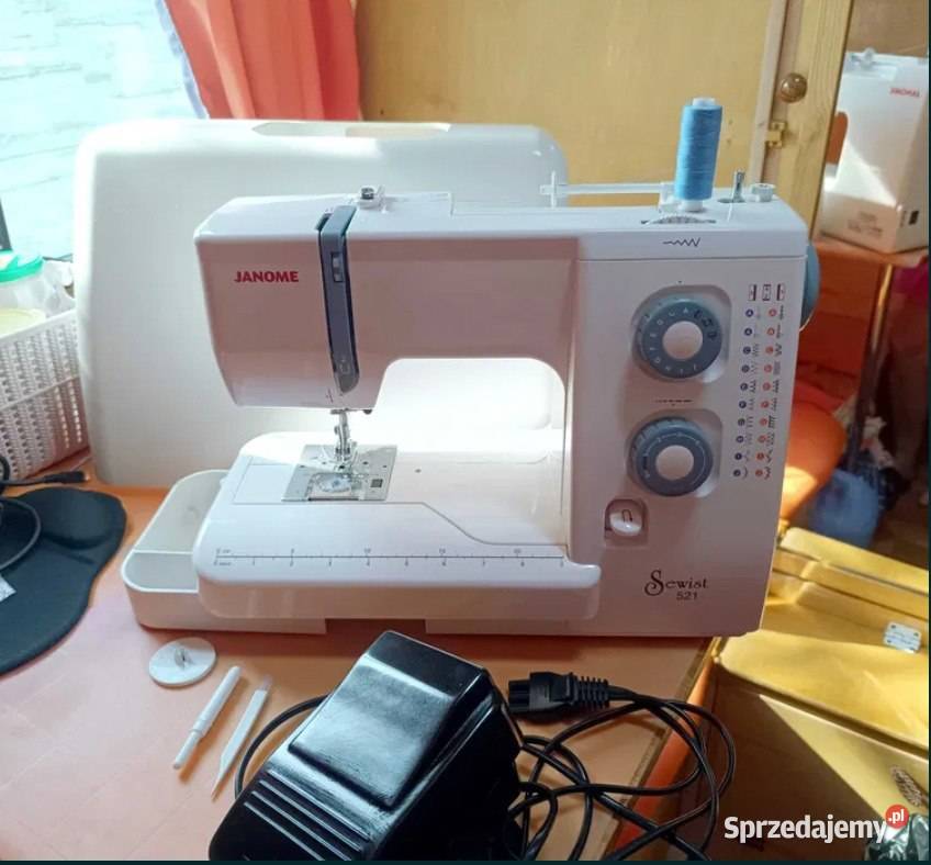 Maszyna do szycia Janome Sewist 521