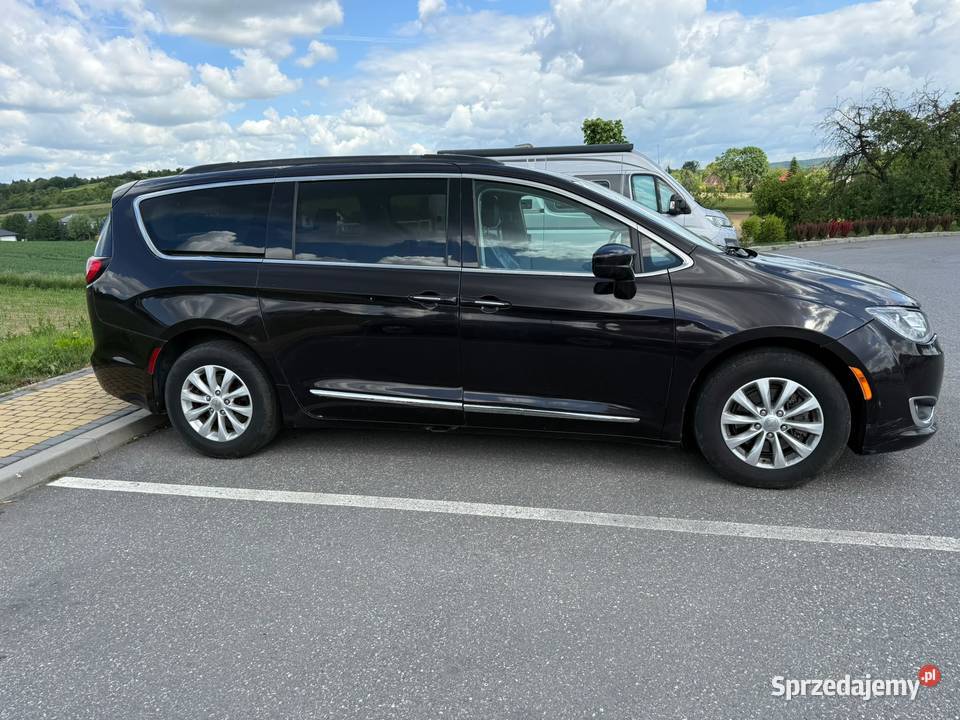 CHRYSLER PACIFICA TOURING L 36 2017 okazja tanio małopolskie Węgrzce