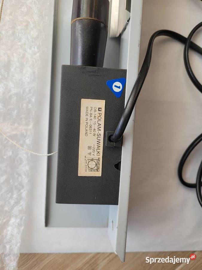 Sprzedam lampkę w metalowej białej obudowie Wrocław