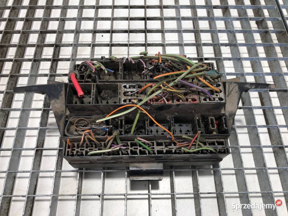 SKRZYNKA BEZPIECZNIKÓW FORD TRANSIT IV Bus 9400