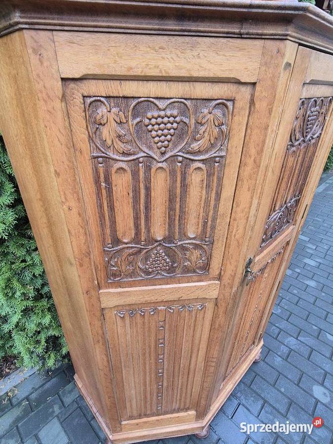 Rzeźbiona szafa na ornaty Rawa Mazowiecka
