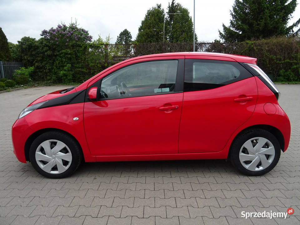 Toyota Aygo 10 VVI XPLAY Samochód w super stanie Hatchback Łódź