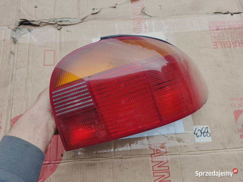 LAMPA TYŁ TYLNA PRAWA FORD MONDEO MK1