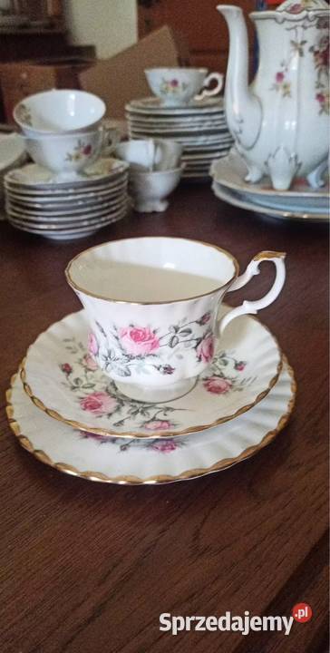 Filiżanka z talerzykiem deserowym róże Anglia Porcelana i szkło Gdańsk