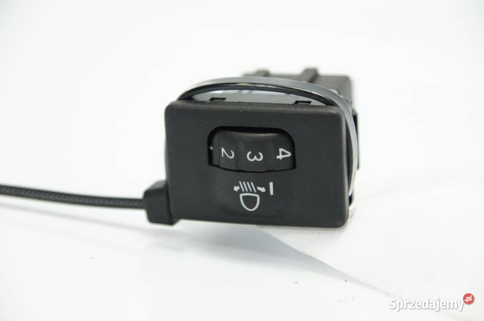 PRZYCISK TOYOTA AURIS 8415202040 osobowe Lipno