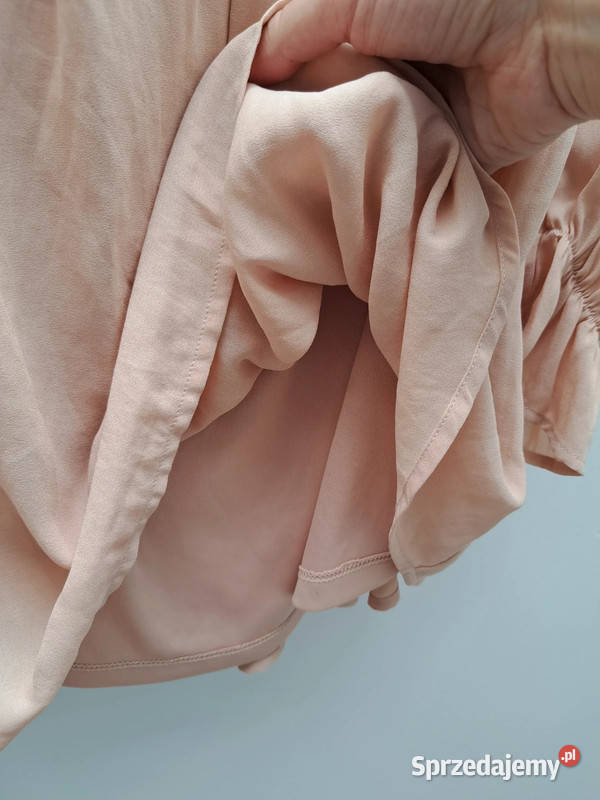 Pudrowa sukienka hiszpanka NLY Trend Rozmiar S Trąbki Wielkie