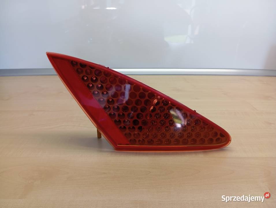 PEUGEOT 307 CC KLOSZ TYLNEJ LAMPY PRAWY LEWY W Międzybórz