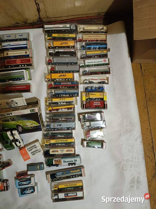 Stare pojazdy ciężarowe i osobowe w skali 187 Warszawa