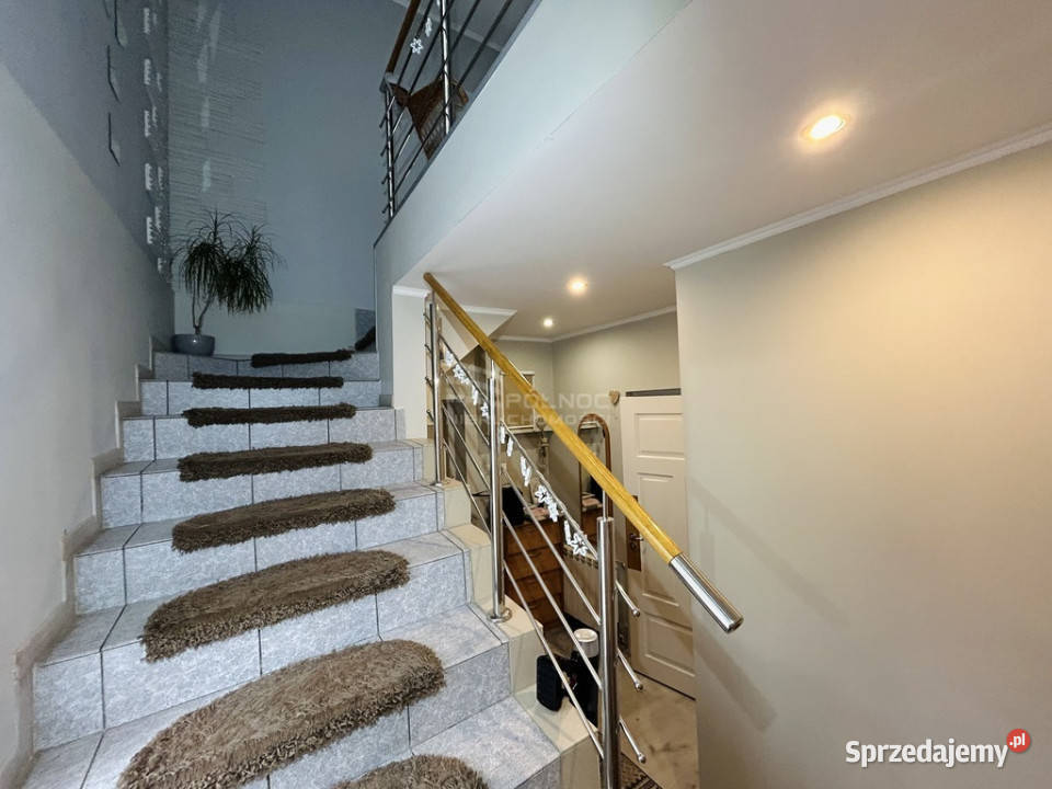 Funkcjonalny dom z basenem w Tomaszowie Tomaszów Lubelski