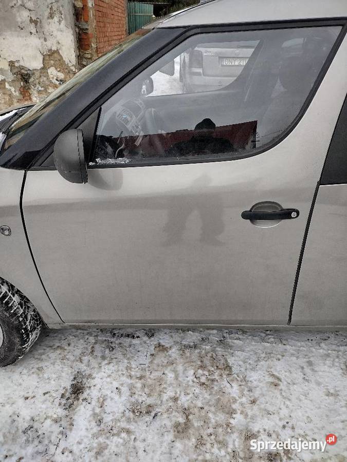 błotnik prawy Lf8h skoda roomster fabia 2 osobowe Kłodzko
