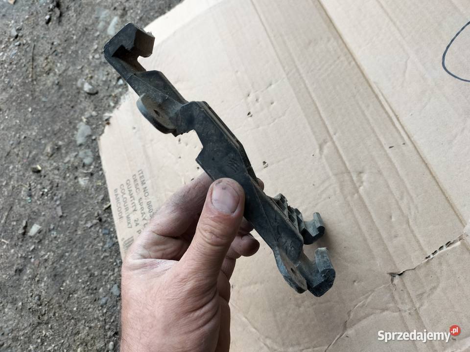 AUDI 80 B4 80B4 UCHWYT MOCOWANIE ŚLIZG ZDERZAKA Kamień-Kolonia