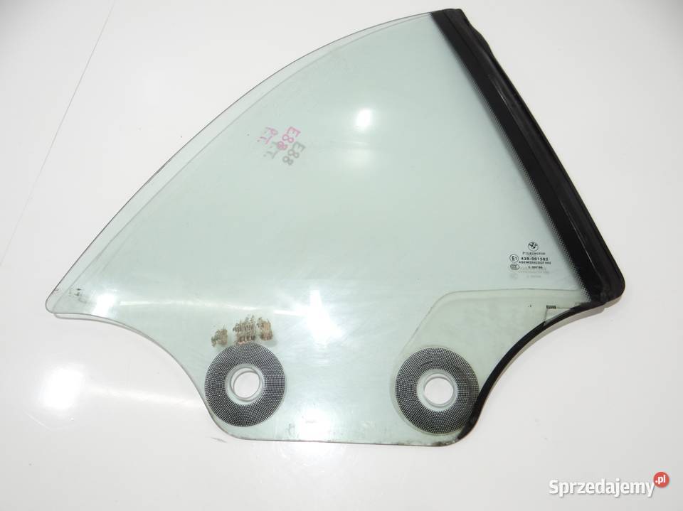 SZYBA BOCZNA PRAWY TYŁ BMW E88 osobowe