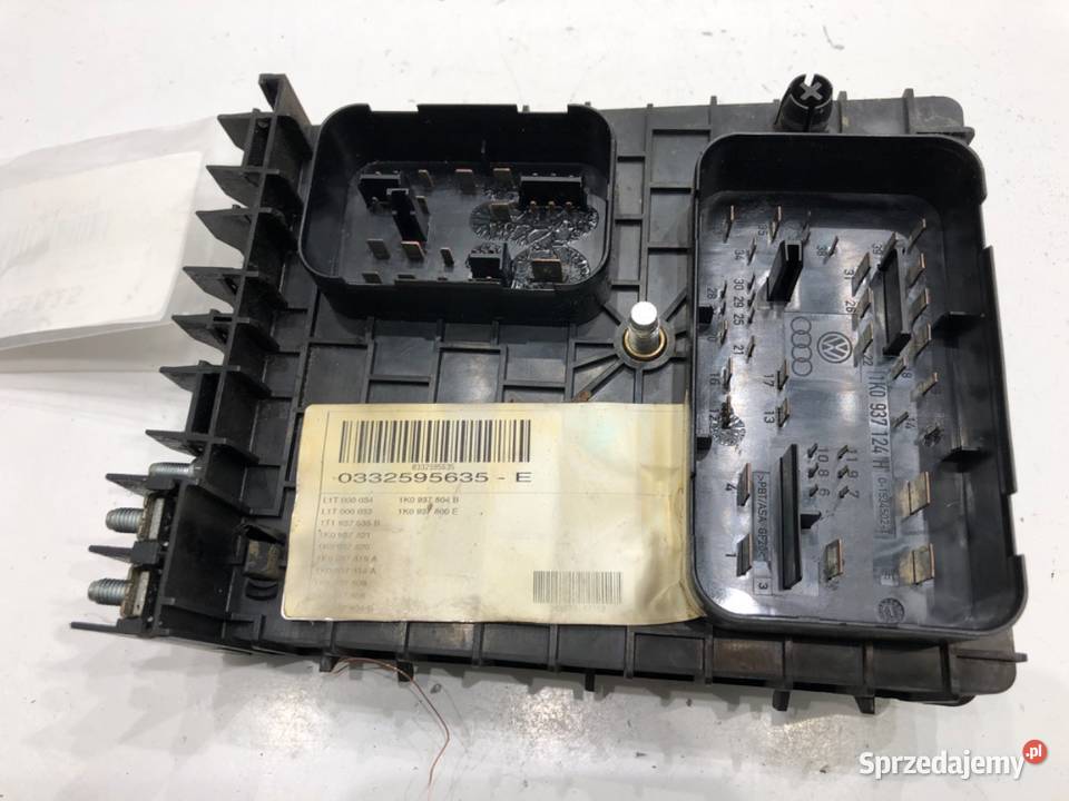 SKRZYNKA BEZPIECZNIKÓW VW TOURAN 1K0937804B podkarpackie