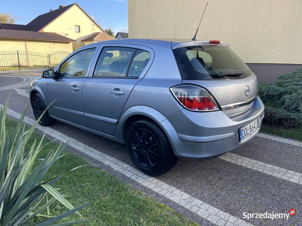 Astra j 2009 benzyna mały przebieg zadbana dolnośląskie Syców