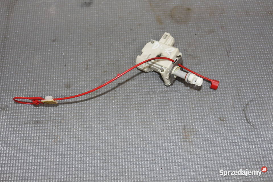AUDI A8 D3 SIŁOWNIK CENTRALNEGO KLAPKI WLEWU wyposażenie elektryczne Prochowice