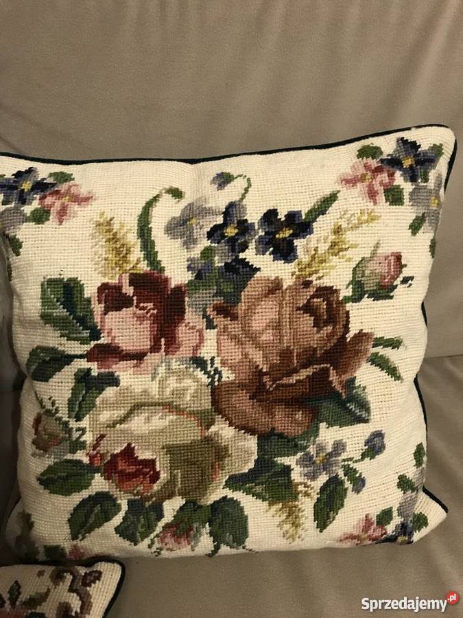 4 poduszki dekoracyjne haftowane motyw kwiatowy mazowieckie